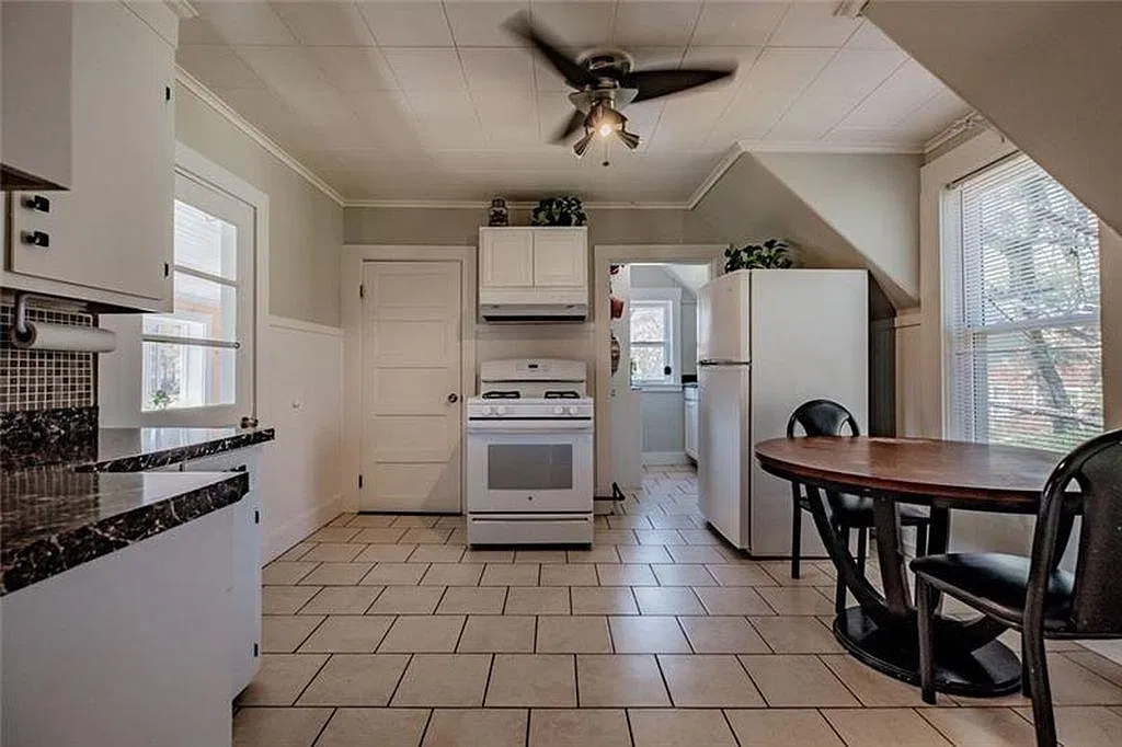 131 Rochester St — Photo 1