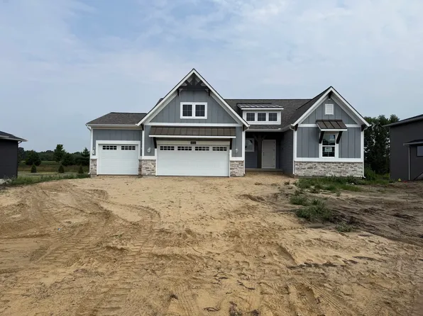 4733 Harkemas Creek Dr, Holland, MI 49424