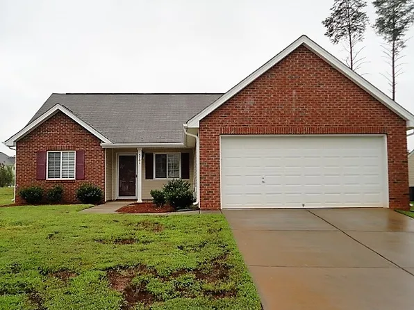 5701 Hidden Lake Dr, Browns Summit, NC 27214