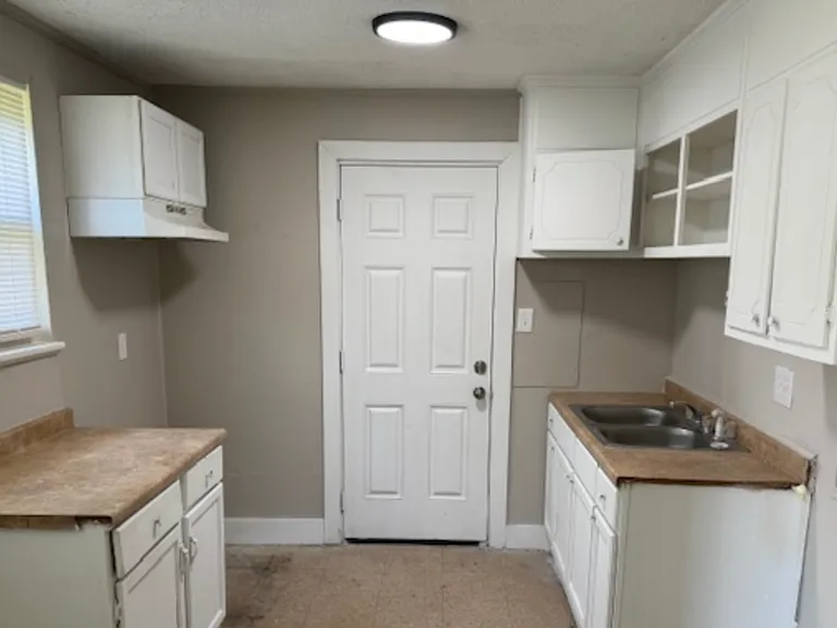 1845 Henry Crumpton Dr — Photo 3