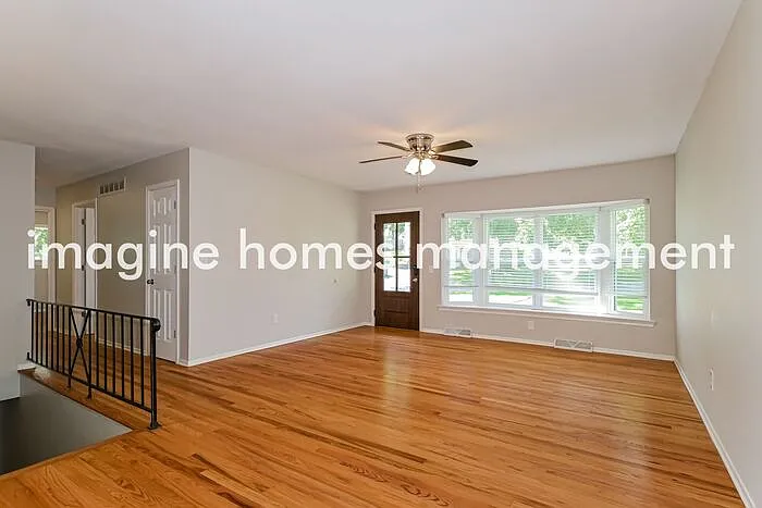 708 Chantilly Ct — Photo 4