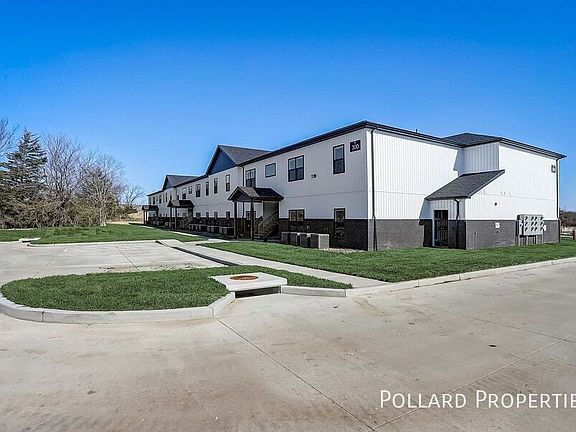 4th image of 910 Parkview Dr #910