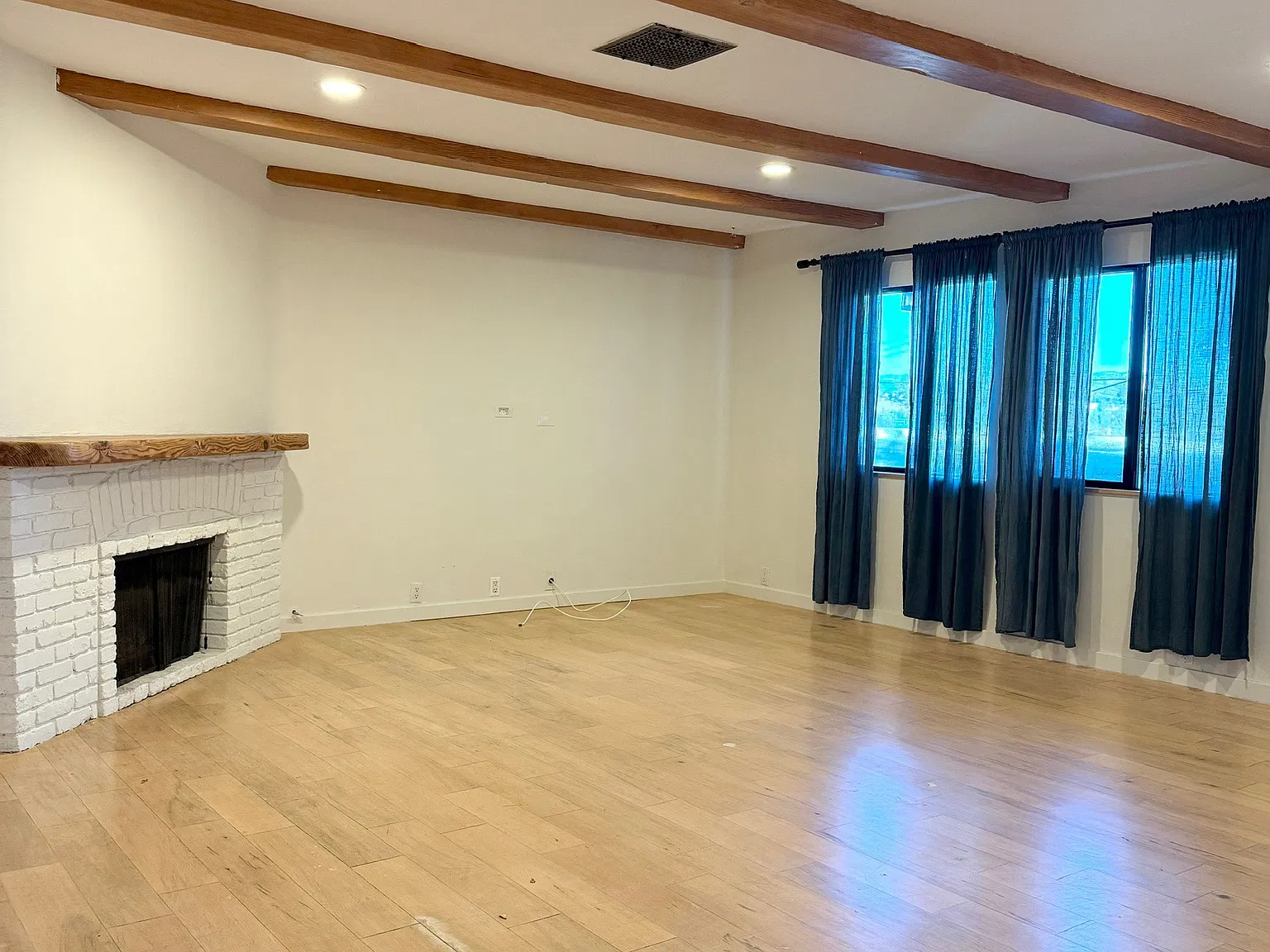 4 bed, 1796 sqft, $5,150 — Photo 4
