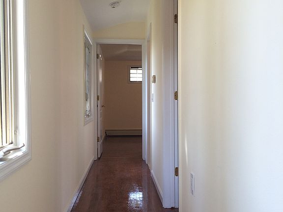 5th image of 944 E 58th St