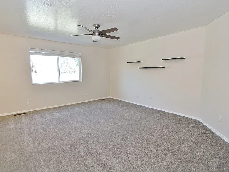10016 W Littlewood St — Photo 8