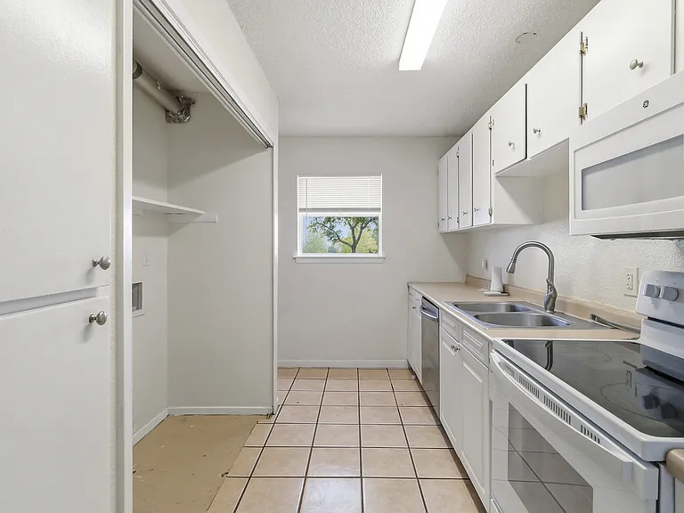 4813 Fred May St — Photo 10