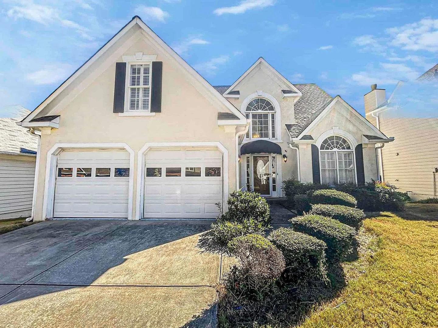 Spacious 4BR Marietta Home with Main-Level Master & Pond Views! — Photo 1
