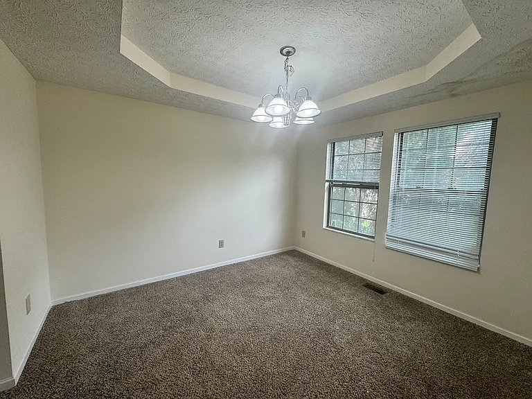 5698 Grantham Ln — Photo 12