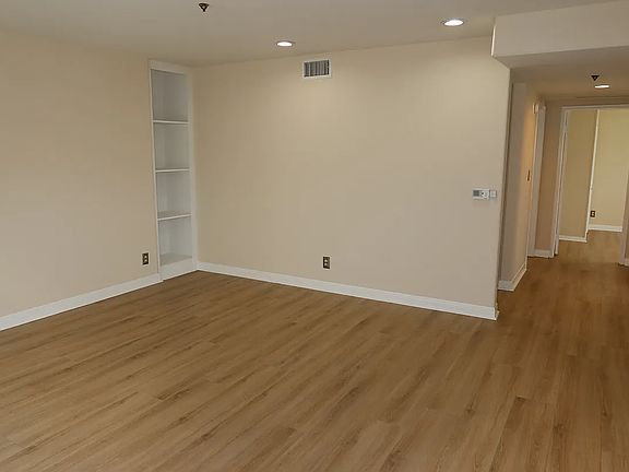 3rd image of 10387 Almayo Ave APT 1