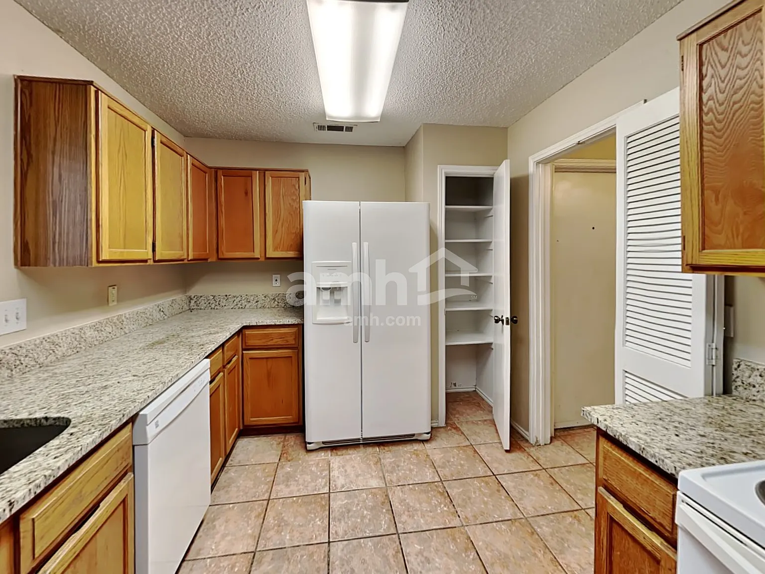 3 bed, 2.0 bath, 1388 sqft, $2,175 — Photo 4