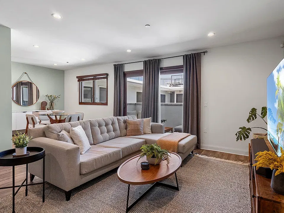 853 S Lucerne Blvd #306