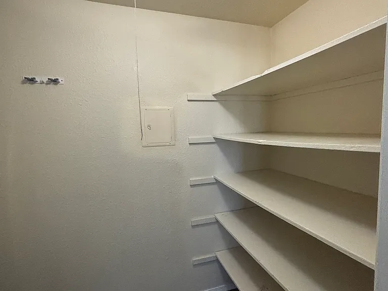 221 E Edison St #2 — Photo 8