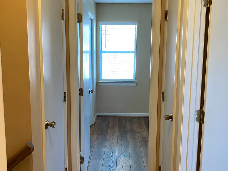 436 Queensway Rd — Photo 33