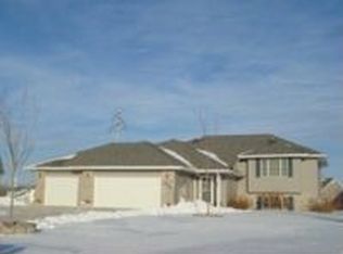 355 Cardinal Dr, Mankato, MN 56001