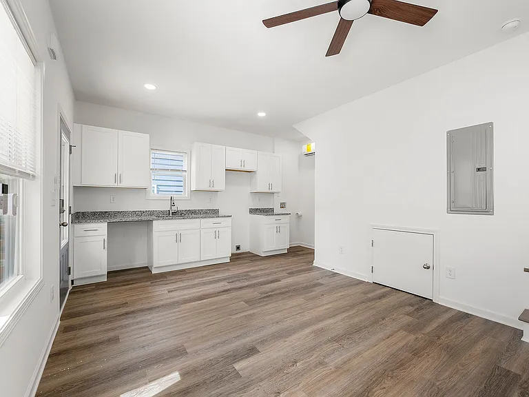 255 Love St SW #B3 — Photo 2