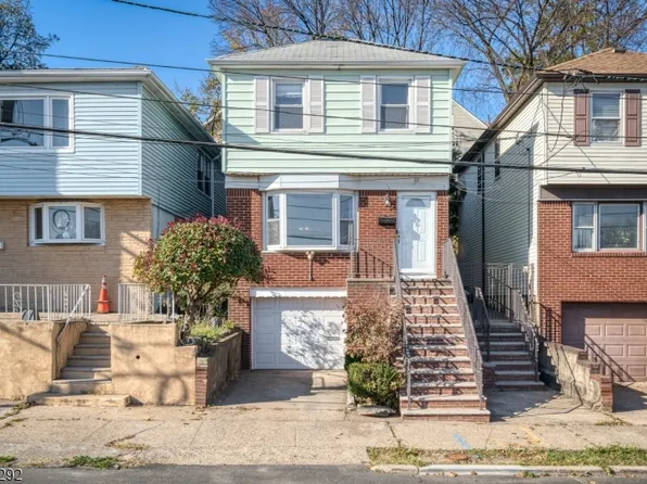 11 Bayside Ter, Jersey City, NJ 07305