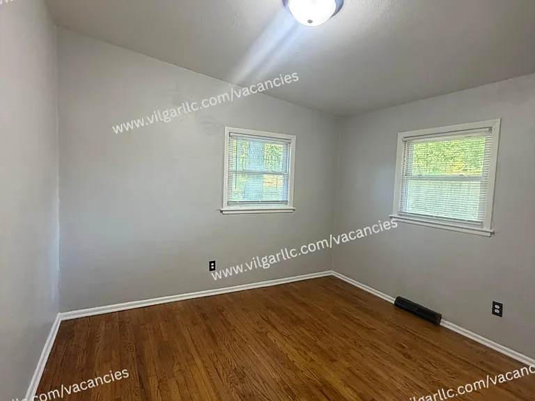 2783-2785 Brown St — Photo 8