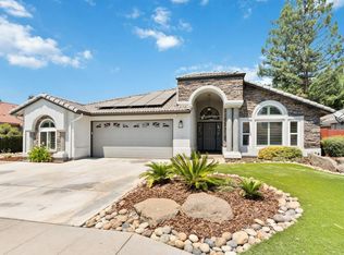 871 Minarets Ave, Clovis, CA 93611