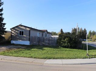 810 E 52nd St, Edson, AB T7E 1K4