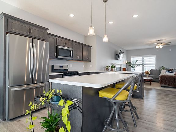 5th image of 303 Wilkins Way