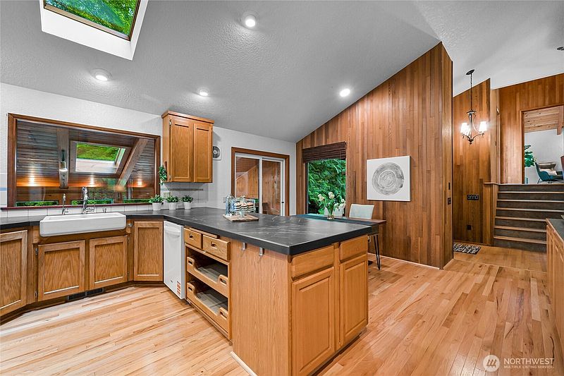 4th image of 5009 Samish Way