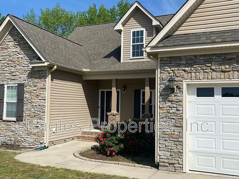3 bed, 2.0 bath, $2,095 — Photo 2
