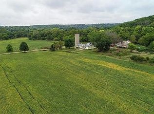 9207 Nemaha Rd, Oskaloosa, KS 66066