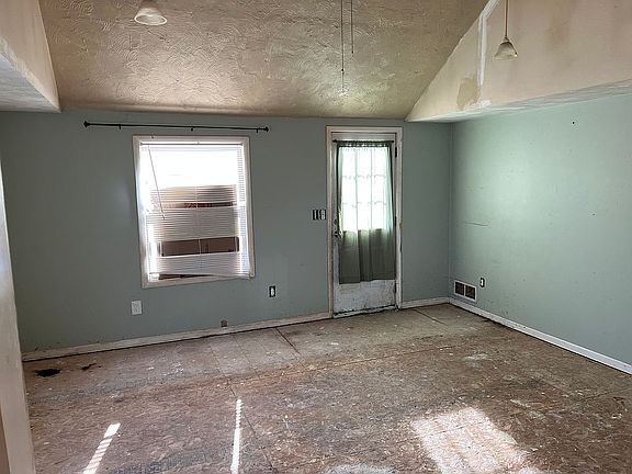 3rd image of 1821 Owosso Ave