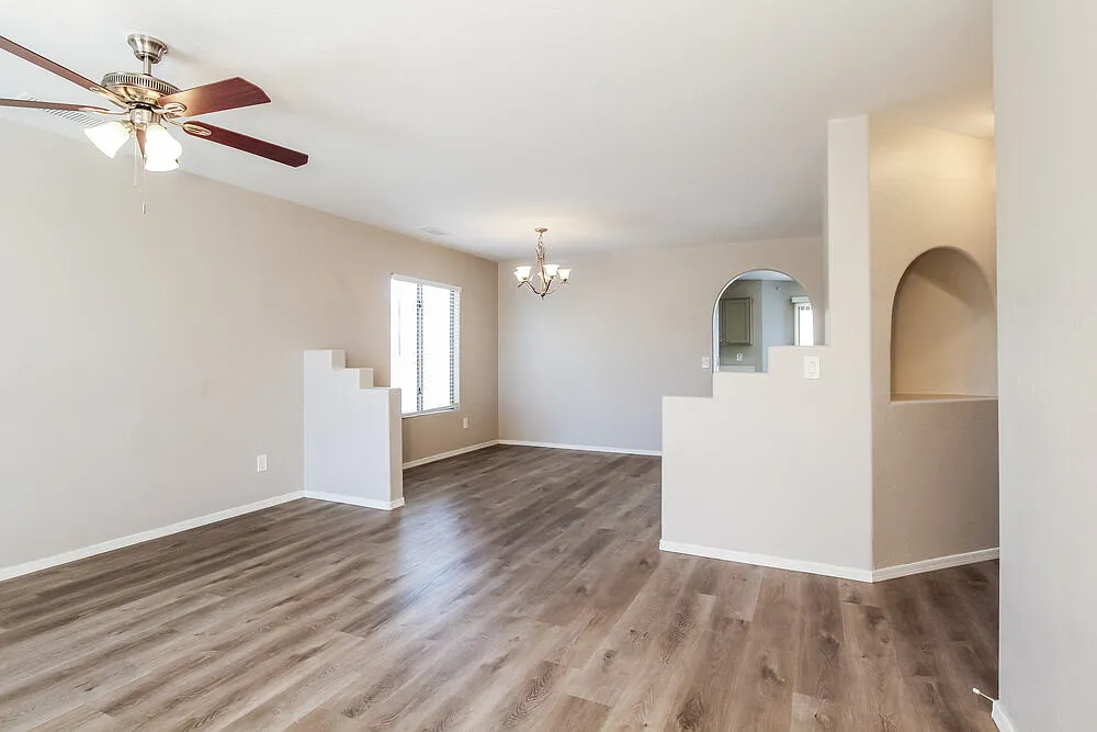 3 bed, 2.5 bath, 1879 sqft, $1,715 — Photo 4