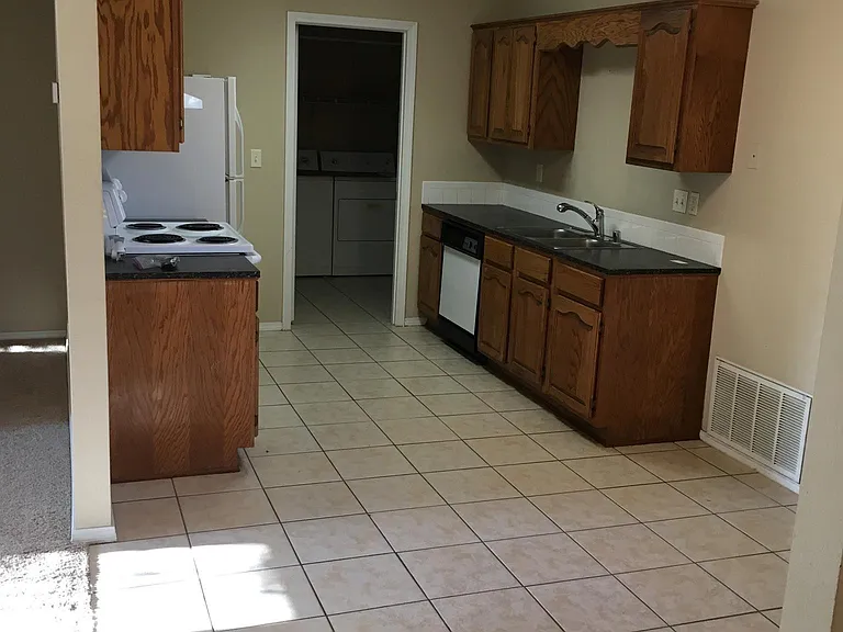 1347 S Camellia Ln — Photo 5