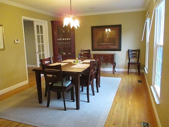 2nd image of 214 Dogwood Dr