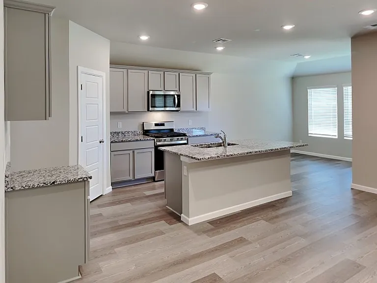 10504 SW 41st St — Photo 5