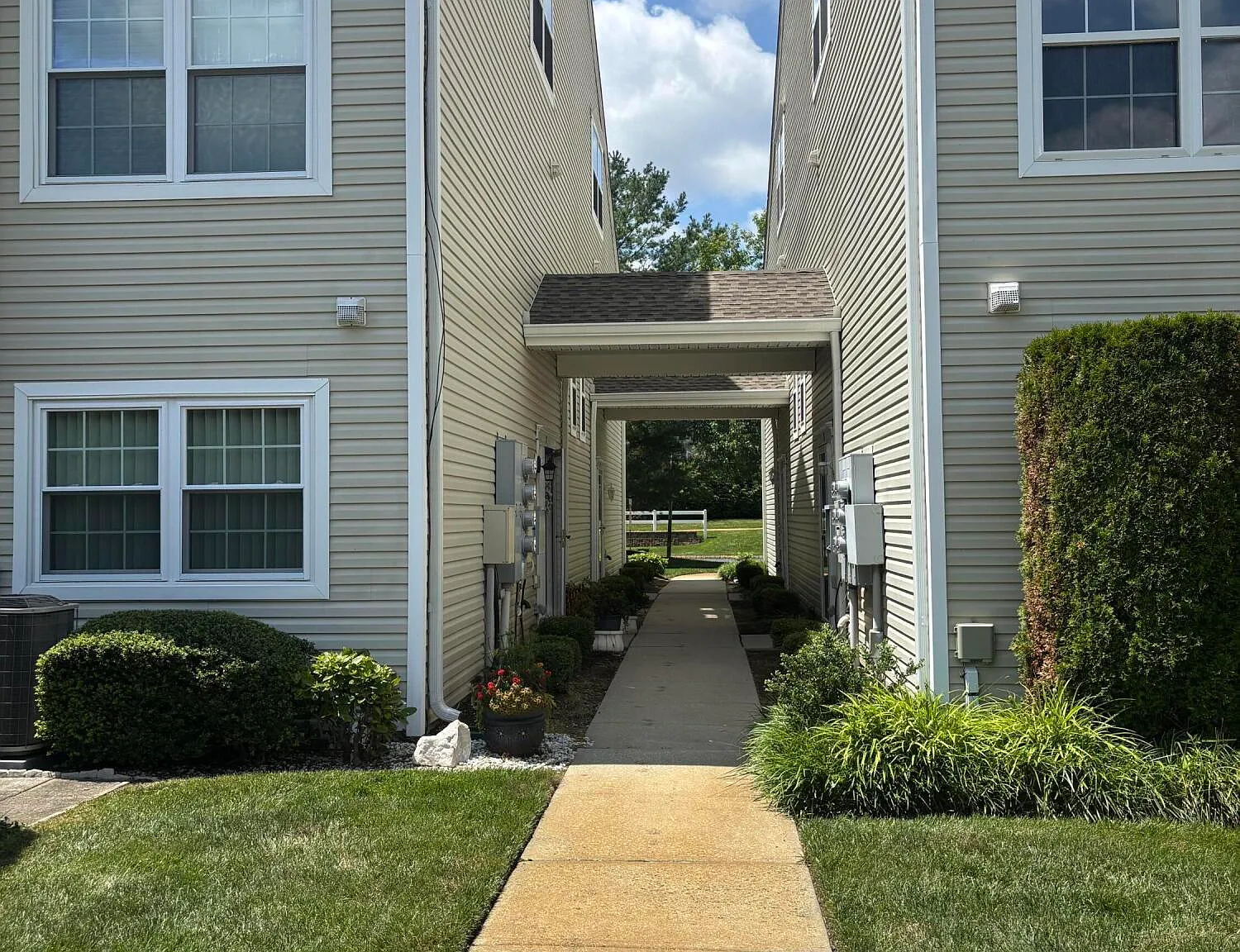 2 bed, 2.5 bath, 1854 sqft, $3,000 — Photo 1