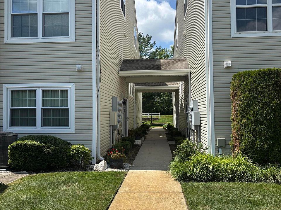 1st image of 8 Fiddlers Elbow Ct