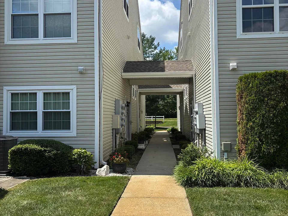 8 Fiddlers Elbow Ct