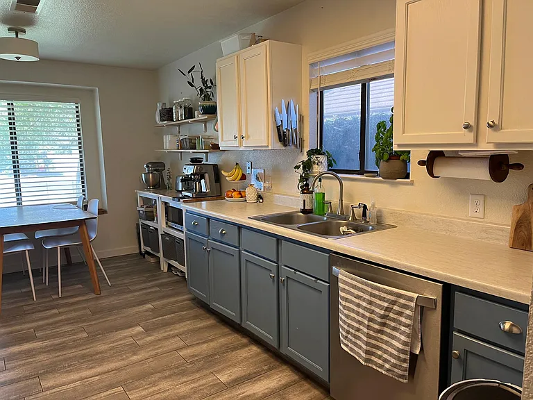 205 Lilac Ave — Photo 5