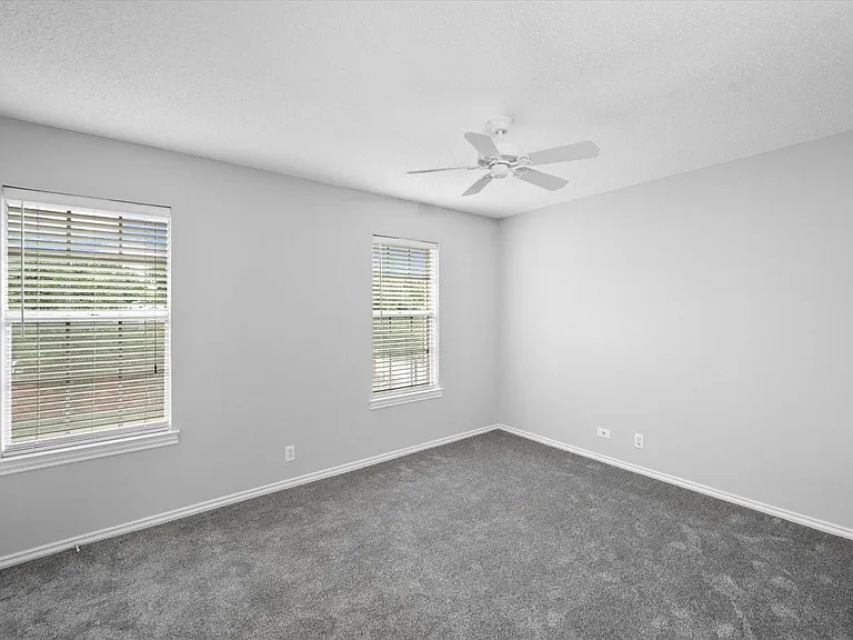1095 Roaring Springs Rd — Photo 11