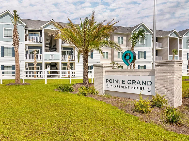 The Pointe Grand Apartment Homes — Photo 11