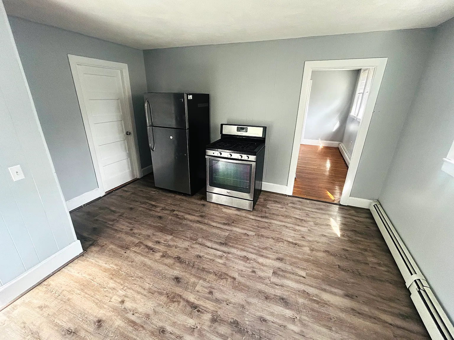 3 bed, 1000 sqft, $2,100 — Photo 4
