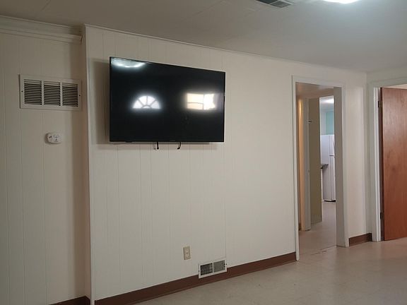 4th image of 335 W Kennedy Ave