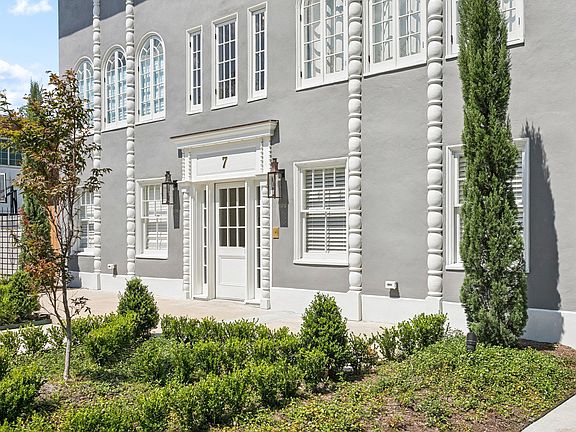 5th image of 7 Fontainebleau Dr