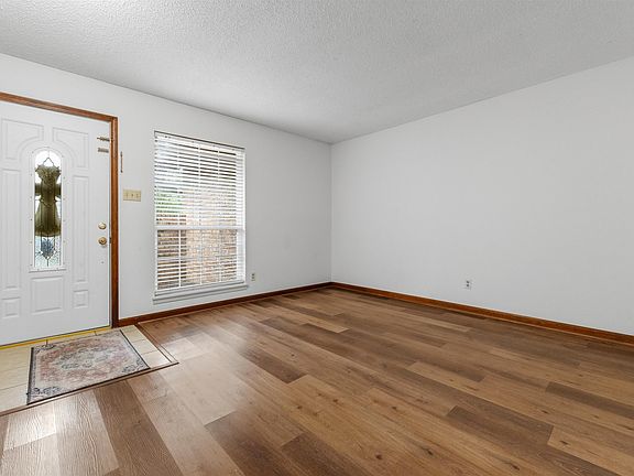 4th image of 8628 Woodridge Dr