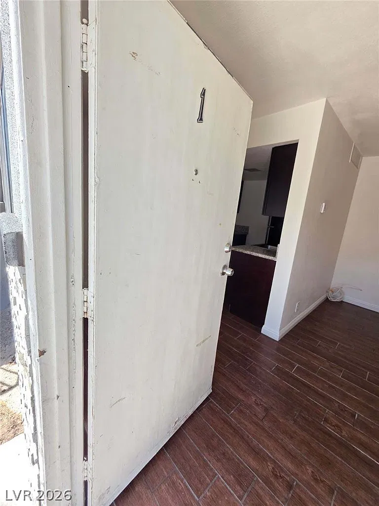 1 bed, 1.0 bath, 6016 sqft, $950 — Photo 3