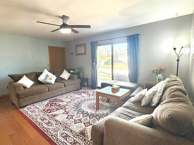 1108 Schoenhaar Dr #1 — Photo 2