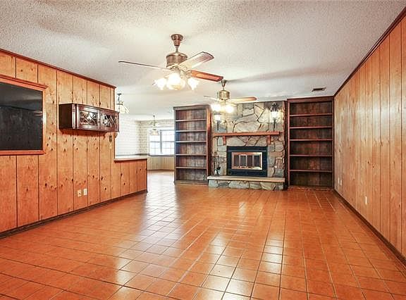 3rd image of 642 Resor Ave
