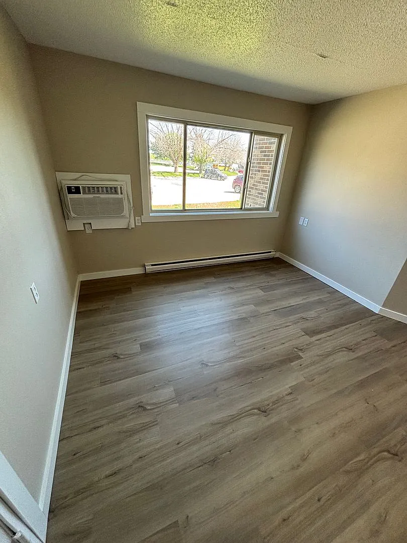 Fairview Apartments — Photo 2