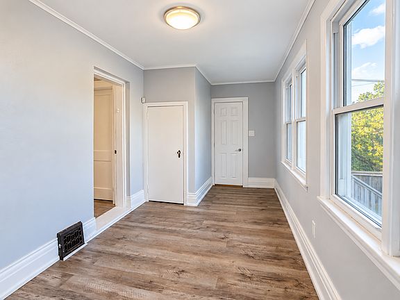 5th image of 1374 Benjamin Ave #1