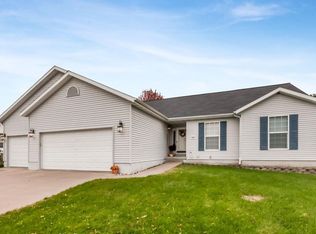 703 Rockvalley Ln NW, Cedar Rapids, IA 52405