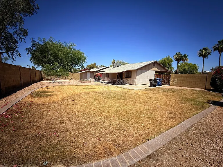 2401 W Fremont Dr — Photo 27