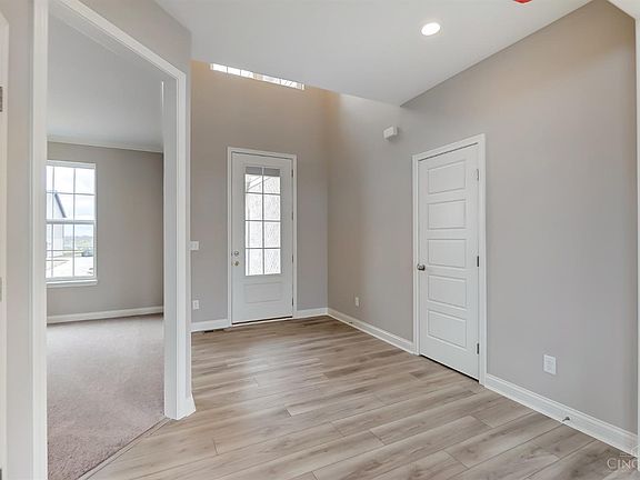 3rd image of 915 Morgan Dr